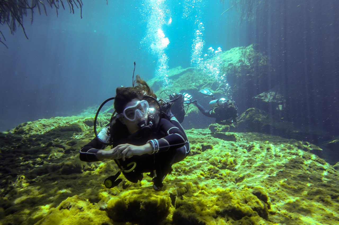 scuba diving in cenotes